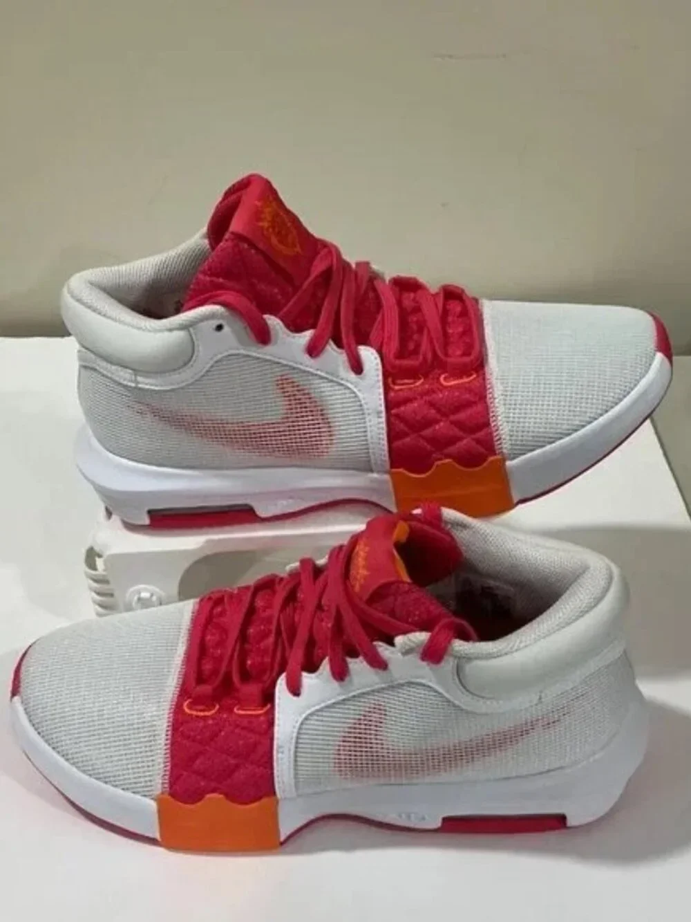 Nike LeBron Witness 8 Dunkin Donut Limited Edition Basketball Shoes Size 10.5